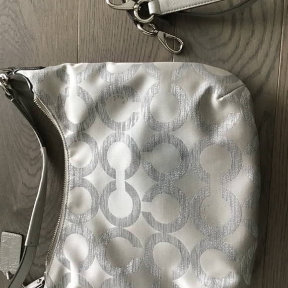 Authentic Coach White fabric Convertible crossbody/shoulder bag - Picture 3 of 9
